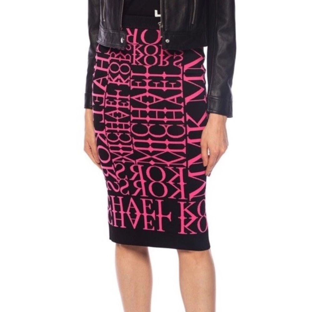 Michael Kors Newsprint Logo Stretch-Viscose Pencil Skirt NEW WITHOUT TAGS Size M